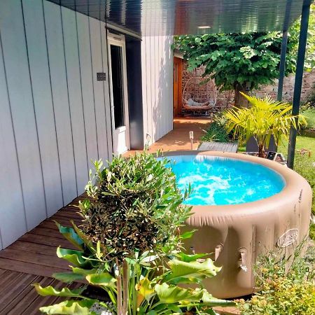 Sejour Au Jardin De Cupidon Avec Jacuzzi Et Sauna Balbigny Kültér fotó