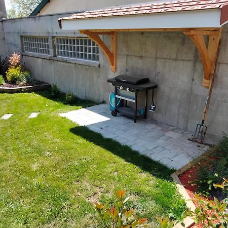 Sejour Au Jardin De Cupidon Avec Jacuzzi Et Sauna Balbigny Kültér fotó